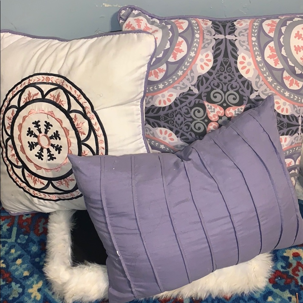 accent bedding pillows